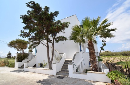 Naxos Apartment | PALMOS spacious, SELF CATERING apartment near 3 natural beaches of Naxos