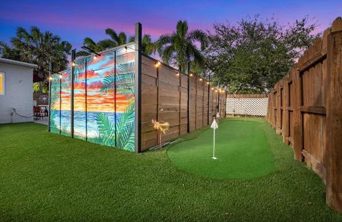 Poinsettia Heights Villa | Palms Retreat! Giant Heated Pool-HotTub-FirePit-5Min2Beach-Pets-EV Chgr