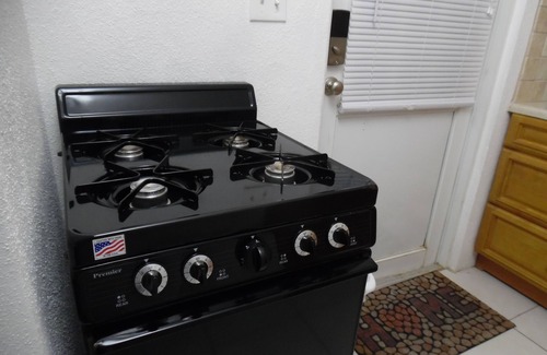 Southampton Cottage | PalmSprings Accommodations - 3 Bedroom Cottage Near Horseshoe Bay