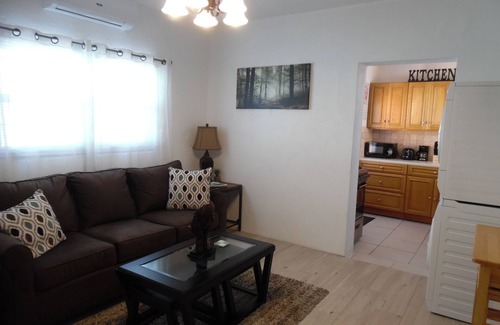 Southampton Apartment | PalmSprings Accommodations - 2 Bedroom Apt., Near Horseshoe Bay