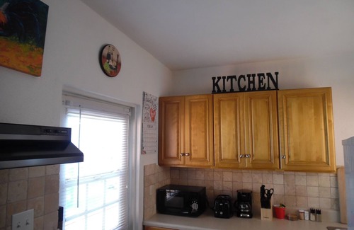 Southampton Apartment | PalmSprings Accommodations - 2 Bedroom Apt., Near Horseshoe Bay
