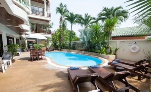 Nanai Road Hotel | Palmview Resort