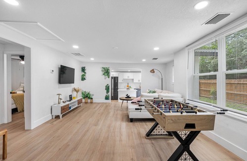 Bearss Plaza House | Palmy Paradise