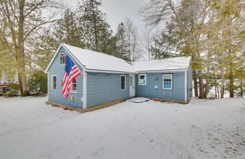 Palmyra House | Palmyra Cottage with Deck on Whites Pond!