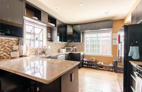 Barron Park Apartment | Palo Alto Retreat-Room B Kitchenette & Bathroom