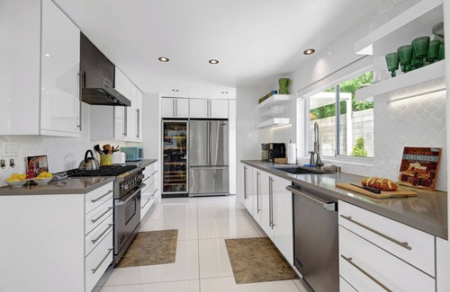 Little Tuscany House | Paloma's Paradise - NEW LISTING!nVintage glamour meets Mid-Century Style