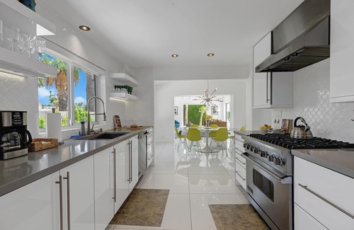 Little Tuscany House | Paloma's Paradise - NEW LISTING!nVintage glamour meets Mid-Century Style