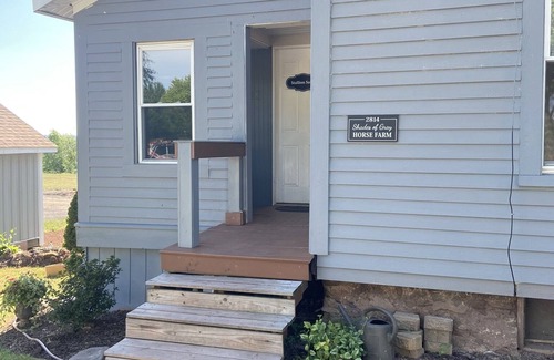 Baldwinsville Apartment | Palomino Upper level Farm House near Village,