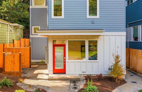 North Queen Anne Apartment | Palpatine Sith Lord Suite