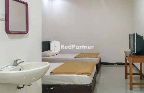 Palu Hotel | Palu City Guest House Mitra RedDoorz
