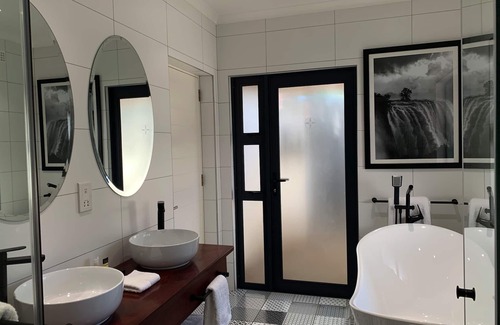 Victoria Falls Cabin | Pamarah Lodge