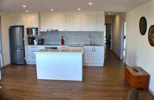 Pambula Beach House | Pambula Beach Seaview ~ stunning ocean views +12:00 pm check-out