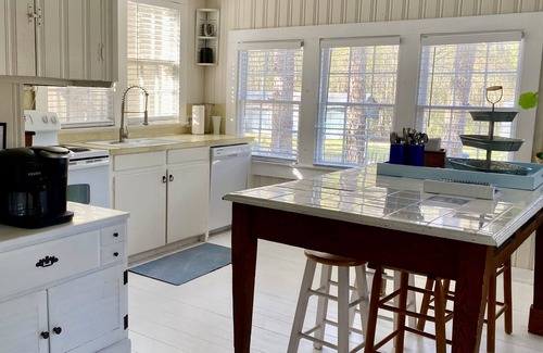 Pamlico Beach Cottage | Pamlico Cottage - Waterfront near Bath & Belhaven - Pet Friendly - 3 Bds 2 Baths