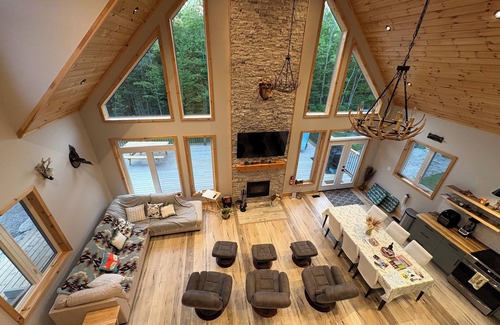Lion's Head Cottage | Pampered Bear's Den-Delightful Forest retreat located close to Georgian Bay