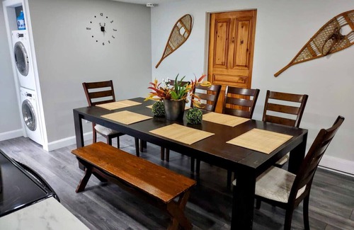 Quartier 5-4 Apartment | Panache Royale 1.