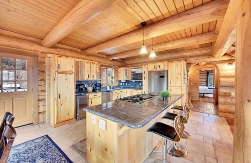Bailey House | Panaromic Mountain Views, Hot tub, Dome, Game room, Red rocks!
