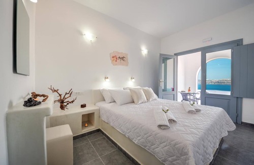 Akrotiri Hotel | Pancratium villas & suites