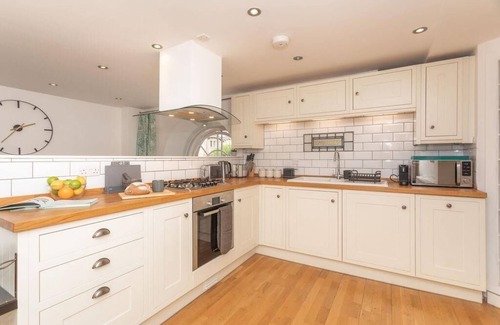 Bath Apartment | Panda Sanctuaries, Kensington Chapel Apartment