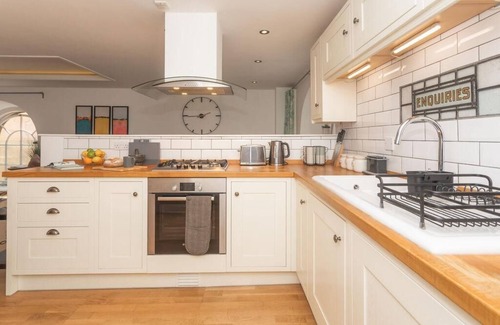 Bath Apartment | Panda Sanctuaries, Kensington Chapel Apartment
