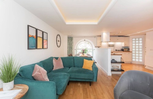 Bath Apartment | Panda Sanctuaries, Kensington Chapel Apartment