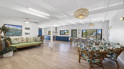 Emerald Beach House | Pandanus At Emerald - Prime Beach Location, Cafes