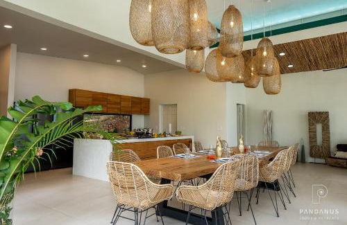 Penjamo Bed & Breakfast | Pandanus Lodge & Retreats Bungalow Heliconia