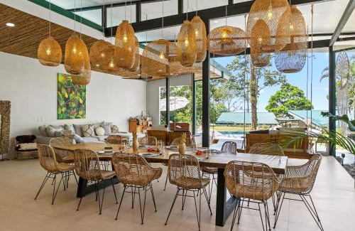 Penjamo Bed & Breakfast | Pandanus Lodge & Retreats Bungalow Heliconia