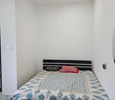 Deoghar House | Pandit Devki Nandan Dharamsala & Guest House