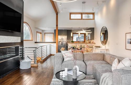 Telluride House | Pandora by AvantStay Modern Mountain Escape in Great Location @ Entrance of Bear Creek Trail