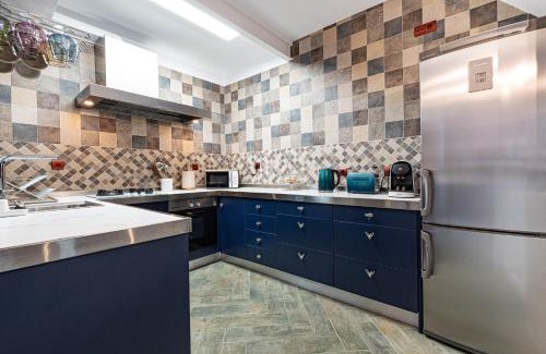 Bailen-Miraflores Apartment | Pandora House