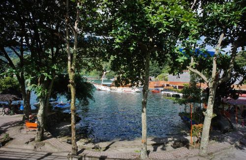 Parapat Hotel | Pandu Lakeside Hotel Parapat