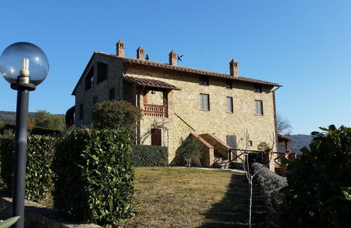 Panicale Condo | Panicale - Apartment in old farmhouse, quiet countryside, pool, lake views.