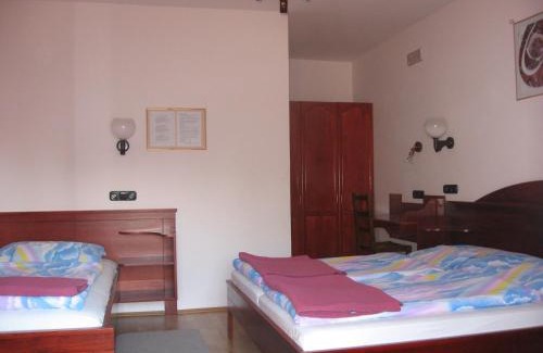 Pannonhalma House | Pannon Panzió Restaurant