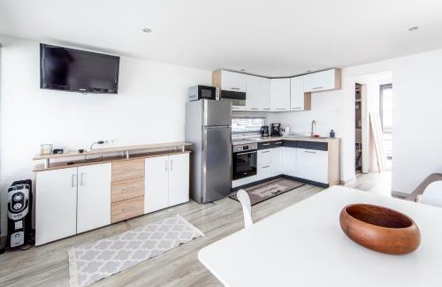 Abadszalok Apartment | Panoráma Úszóház 1