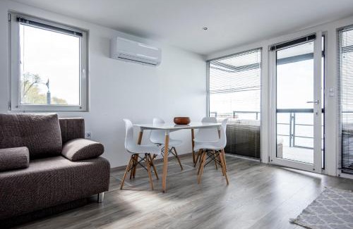 Abadszalok Apartment | Panoráma Úszóház 1