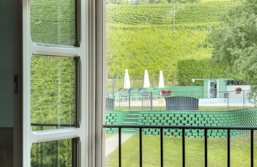 Santo Stefano Belbo Apartment | Panoramic apartment with pool view