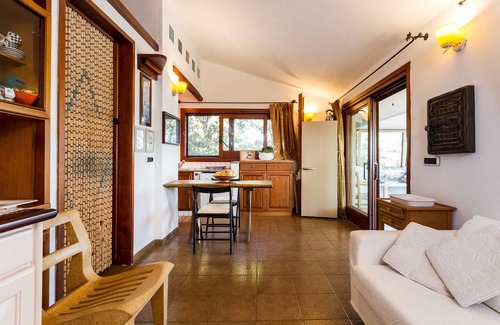 Porto Taverna Apartment | Panorama unico e a pochi metri dalla spiaggia available in August