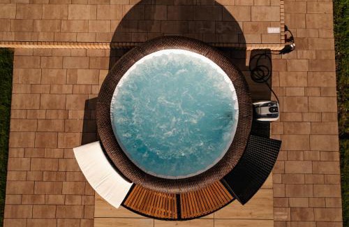 Sarbsk House | PANORAMA LASU komfortowe domy z jacuzzi Łeba-Nowęcin