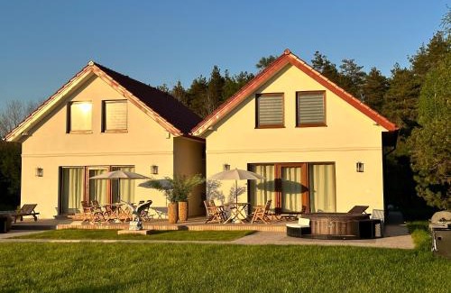 Sarbsk House | PANORAMA LASU komfortowe domy z jacuzzi Łeba-Nowęcin