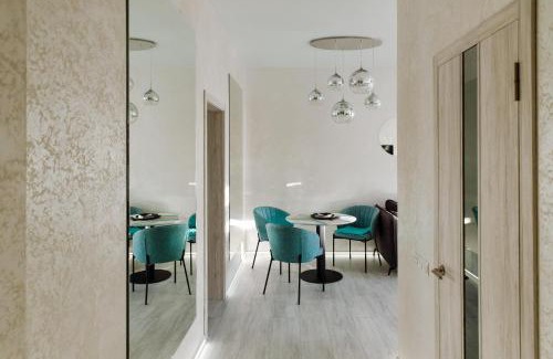Petrovskoye Apartment | Panorama Luxury Apartment in The House with a Spire, a historical building in the city centre