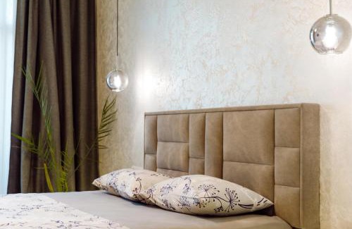 Petrovskoye Apartment | Panorama Luxury Apartment in The House with a Spire, a historical building in the city centre