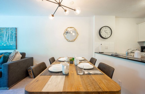 Upper Village Apartment | ❄︎Panorama Suite ❄︎Luxe Ski in/out 1 BR - 3 Hot Tubs & Pool | The Aspens