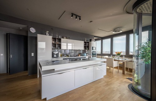 Neulerchenfeld House | Panorama suite with a view over the imperial city of Vienna