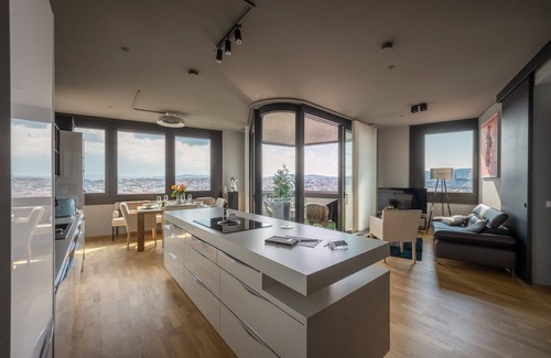 Neulerchenfeld House | Panorama suite with a view over the imperial city of Vienna