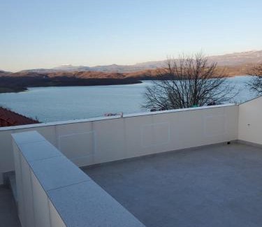 Sakës Apartment | Panorama Ulez
