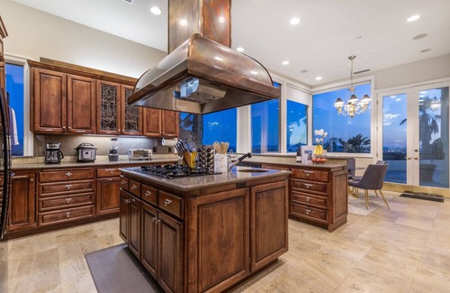 Tustin Villa | Panorama Valley View Estate