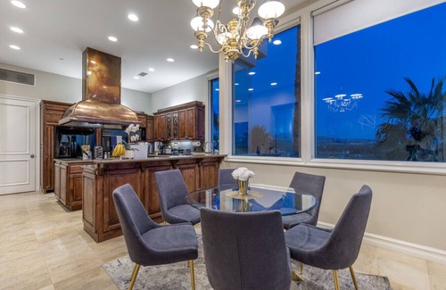 Tustin Villa | Panorama Valley View Estate