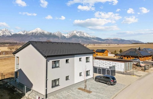 Velky Slavkov Apartment | Panorama View II
