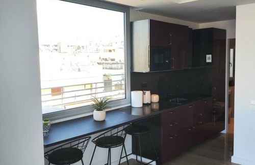 Kinosargous Apartment | Panoramic Acropolis View Retreat | Spacious Apartment on the Edge of Koukaki & Neos Kosmos