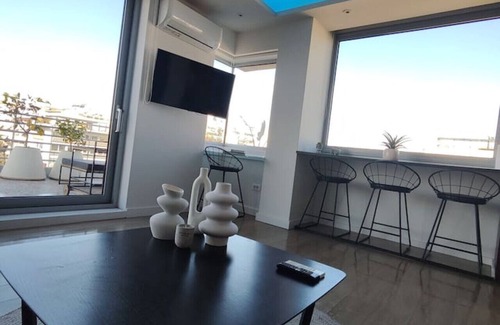 Kinosargous Apartment | Panoramic Acropolis View Retreat | Spacious Apartment on the Edge of Koukaki & Neos Kosmos